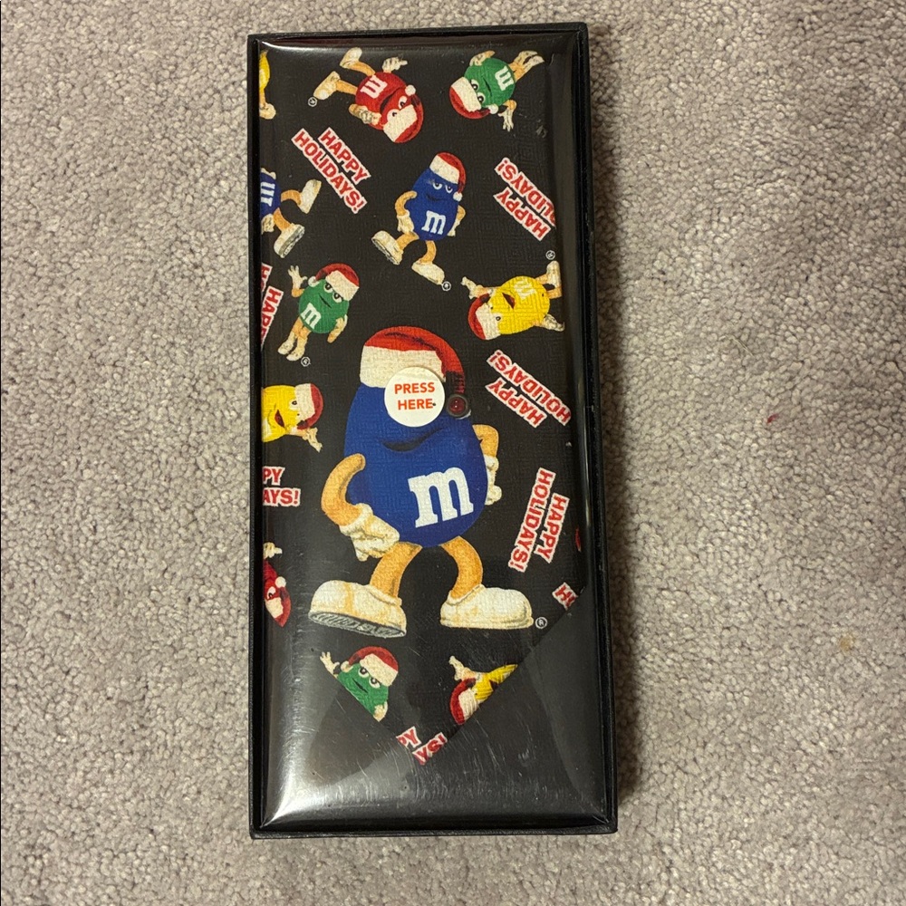 M&M musical Christmas tie